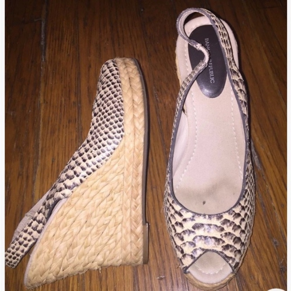 Stylish Tan Woven Women's Sandals
